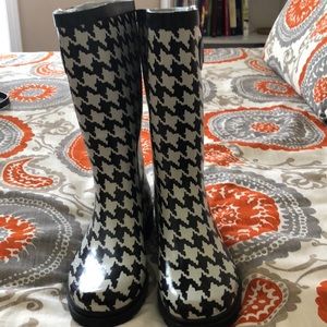 Merona houndstooth pattern rubber rain boots